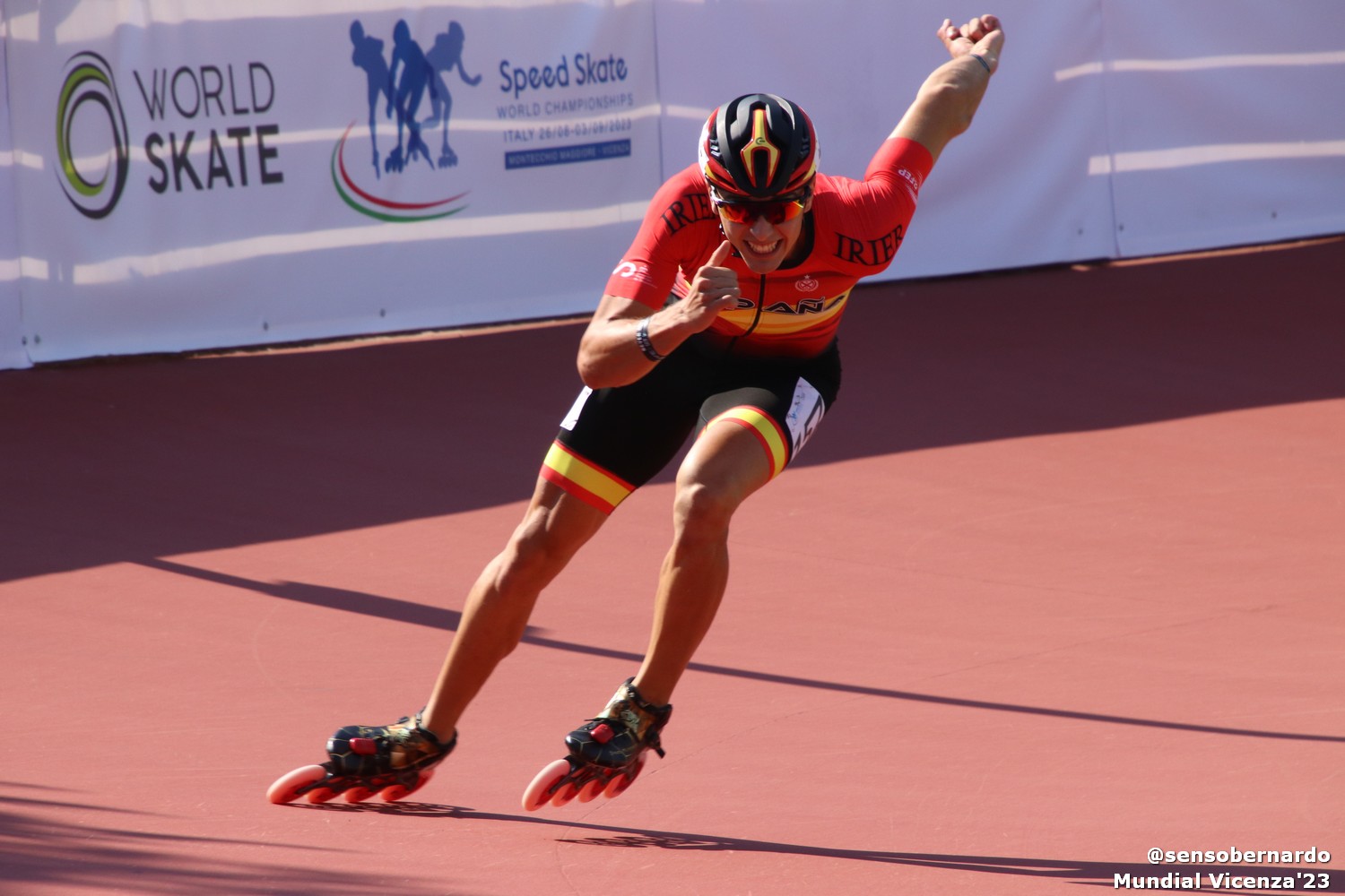 Hugo Breton, Ruth Arza y Dani Milagros, en el Campeonato de Europa de Patinaje de Velocidad